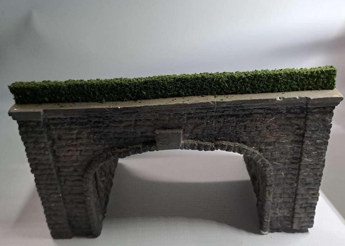 Model Trains HO Scale - 1 x Double Train tunnel Entrance (Solid casting). 225mm x 110mm x 135mm.