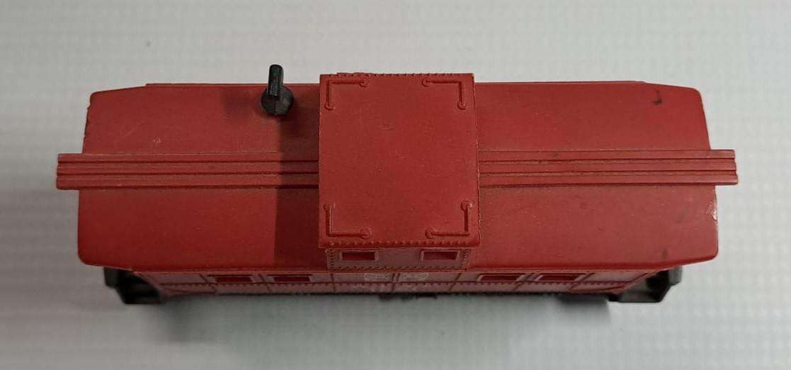 Model Trains H0 1 x ATSF Santa Fe Caboose, with no wheels & Horn no couplers.