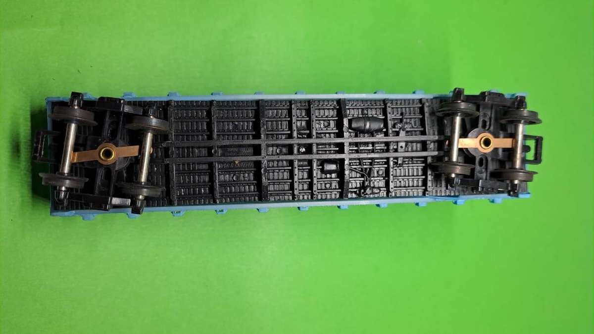 Model Trains HO 1 x Life Like Santa Fe Pacific Light car, with metal wheels & no couplers.