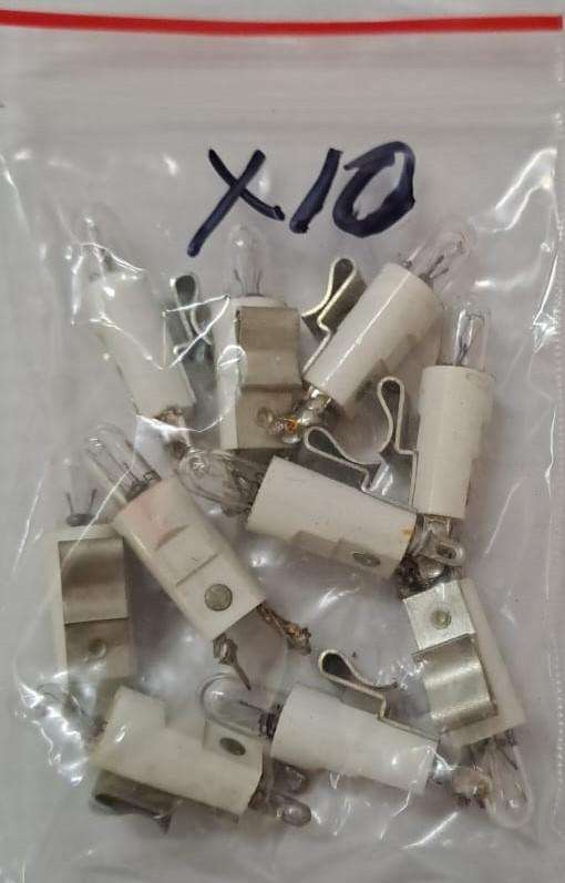 Model Trains HO 1 x Bag with (x 10) 12V lights + mounting plate for buildings.