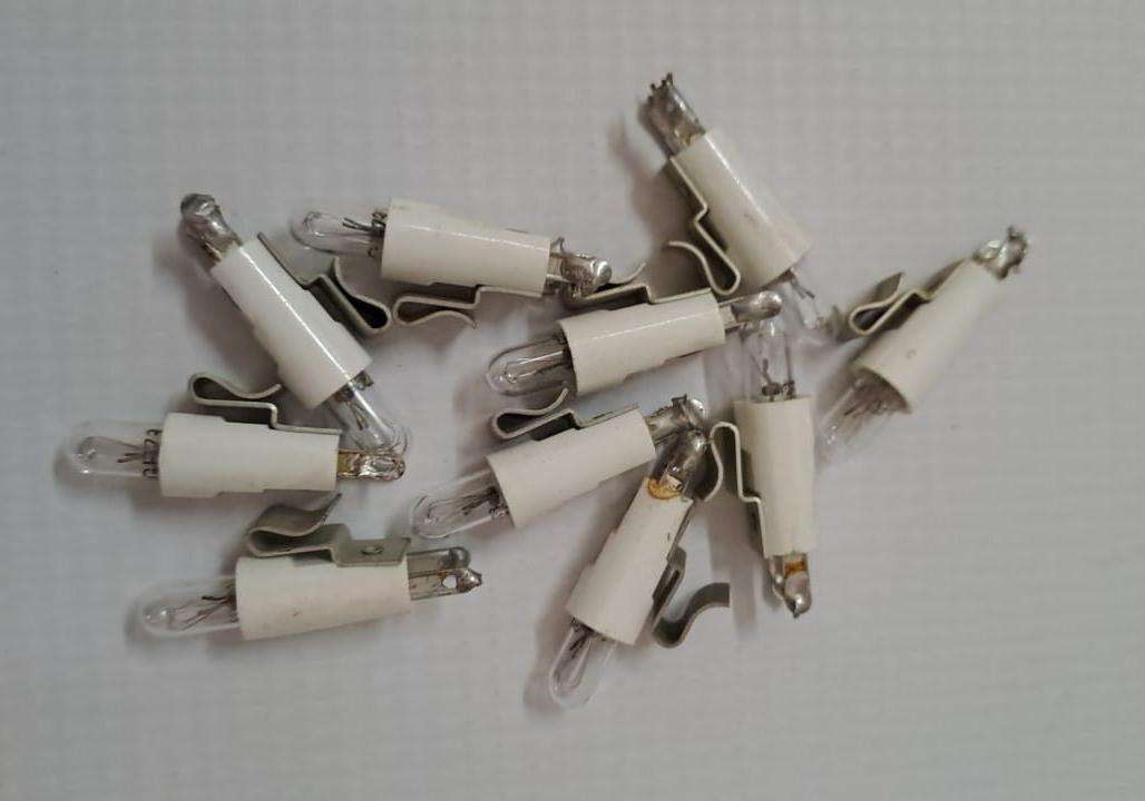 Model Trains HO 1 x Bag with (x 10) 12V lights + mounting plate for buildings.