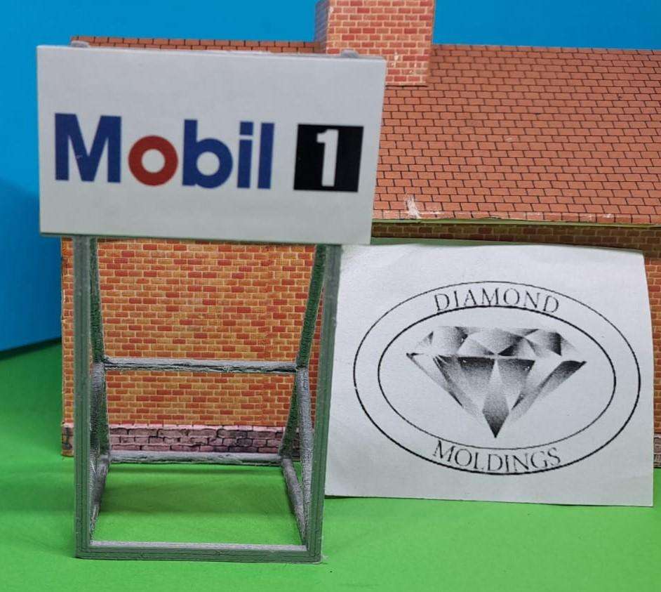 Model Trains HO 1 x Billboard 1990 + Mobil 1 - 50mm x 41mm x 82mm