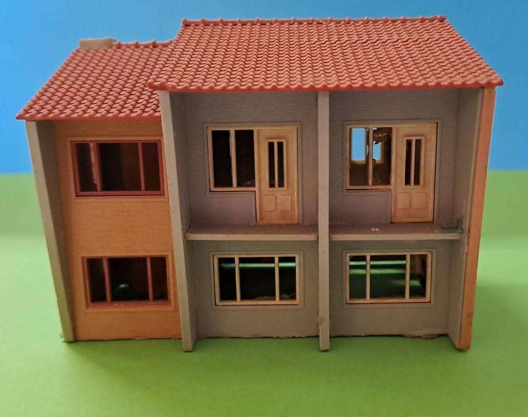 Model Trains H0-Scale 1/87 - 1 x Faller Double Story building. See pictures.