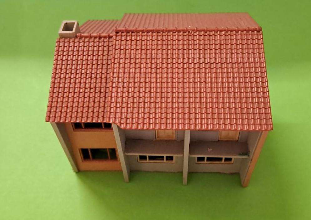 Model Trains H0-Scale 1/87 - 1 x Faller Double Story building. See pictures.