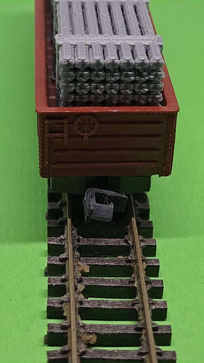 Model Trains N Scale - Pipe Load - Pipe Bundle (x56) Arnold Rapido (x1) (Longer- 77 x 15 x 13mm)