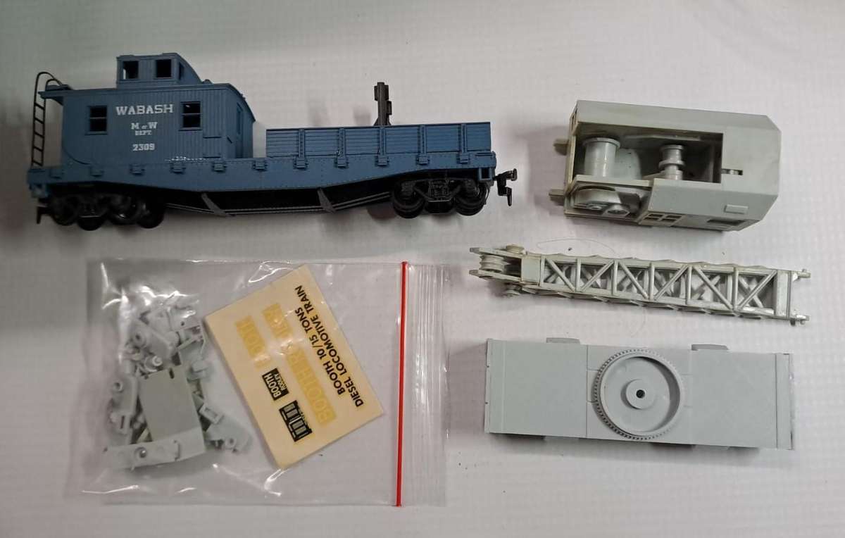 Model Trains HO 1 x Breakdown Rail Crane, & Athearn Work Caboose Freight Car.