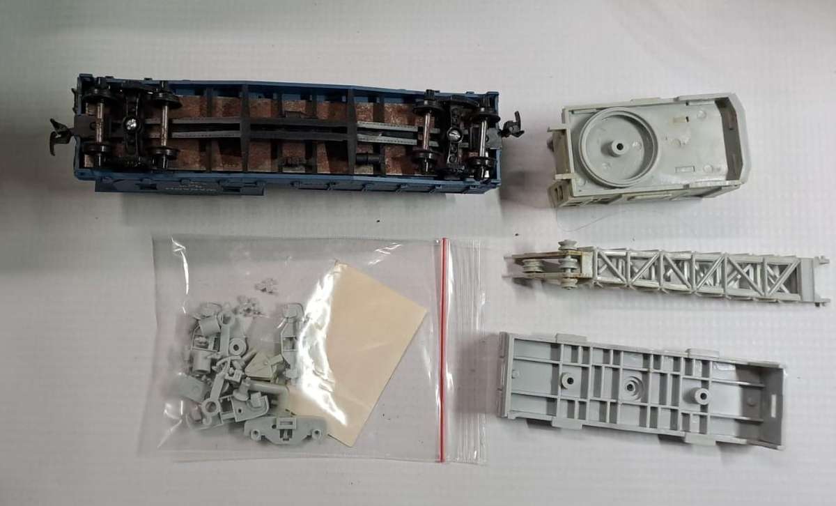 Model Trains HO 1 x Breakdown Rail Crane, & Athearn Work Caboose Freight Car.