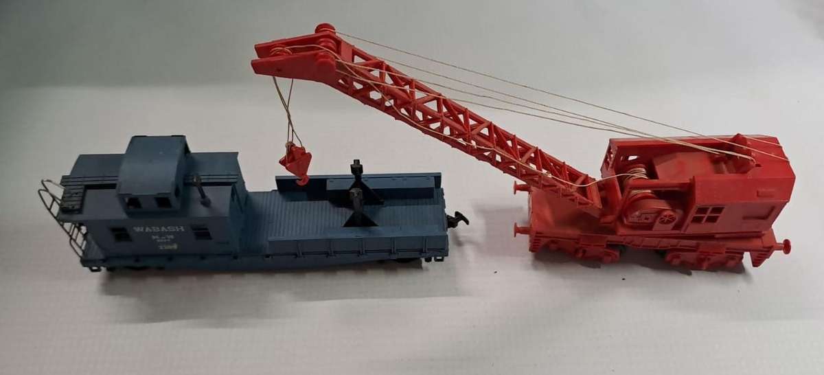 Model Trains HO 1 x Breakdown Crane red, with plastic wheels & Athearn Work Caboose Freight Car.