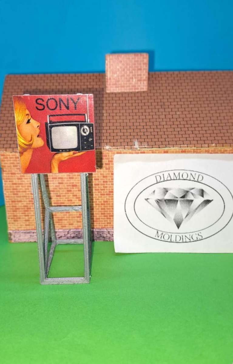 Model Trains HO 1 x Billboard 1960 + Sony TV - 30mm x 41mm x 82mm