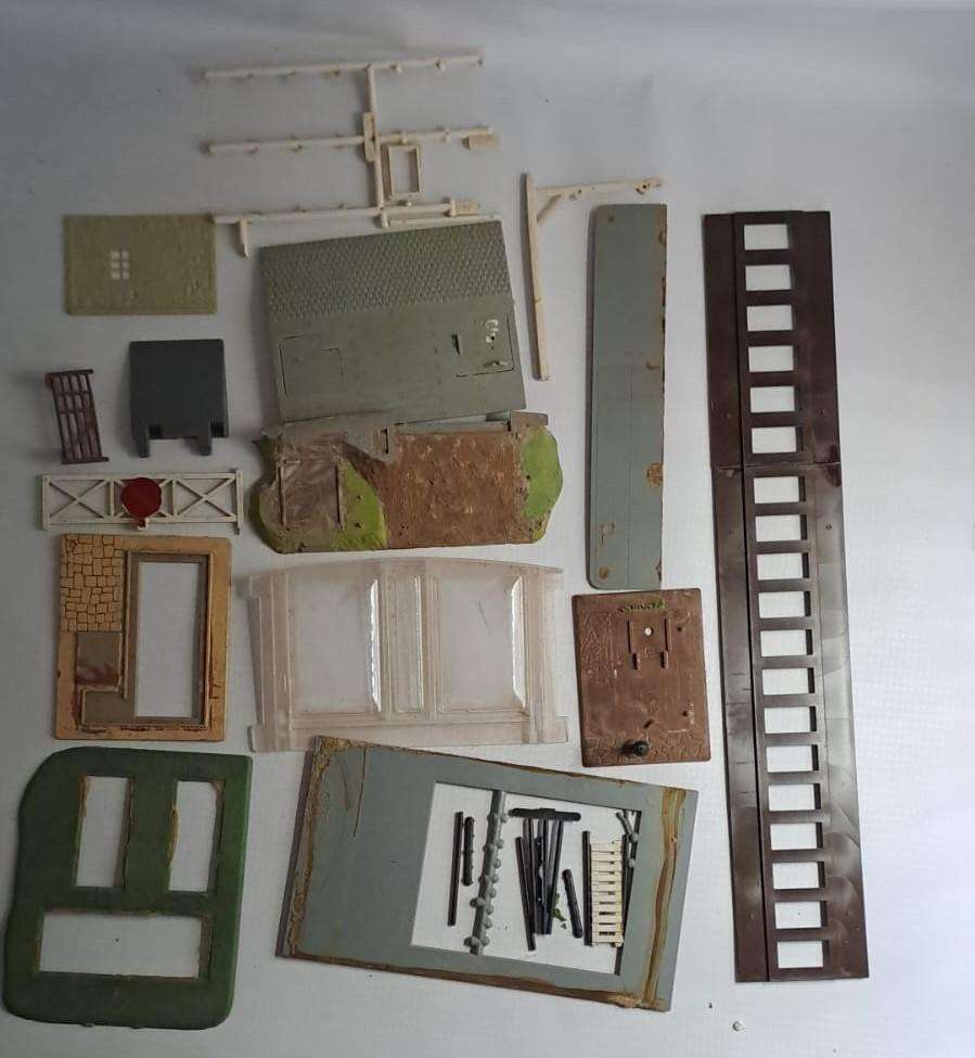 Model Trains HO 1 x Bag of Scrap (See Pic)