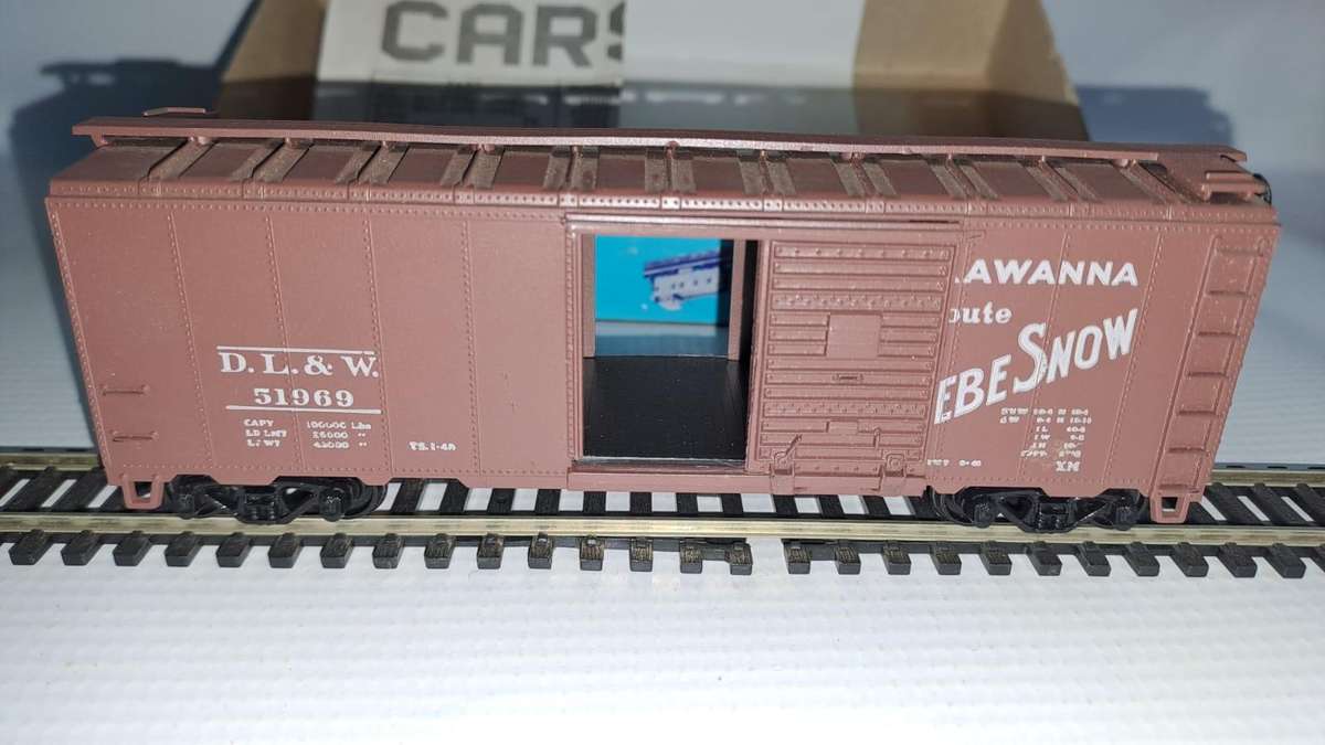 Model Trains HO 1 x Athearn 40' Box Car, Phoebe Snow, with plastic wheels & Horn hook couplers.