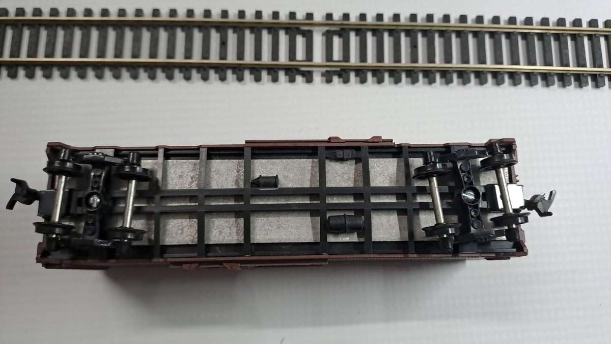 Model Trains HO 1 x Athearn 40' Box Car, Phoebe Snow, with plastic wheels & Horn hook couplers.
