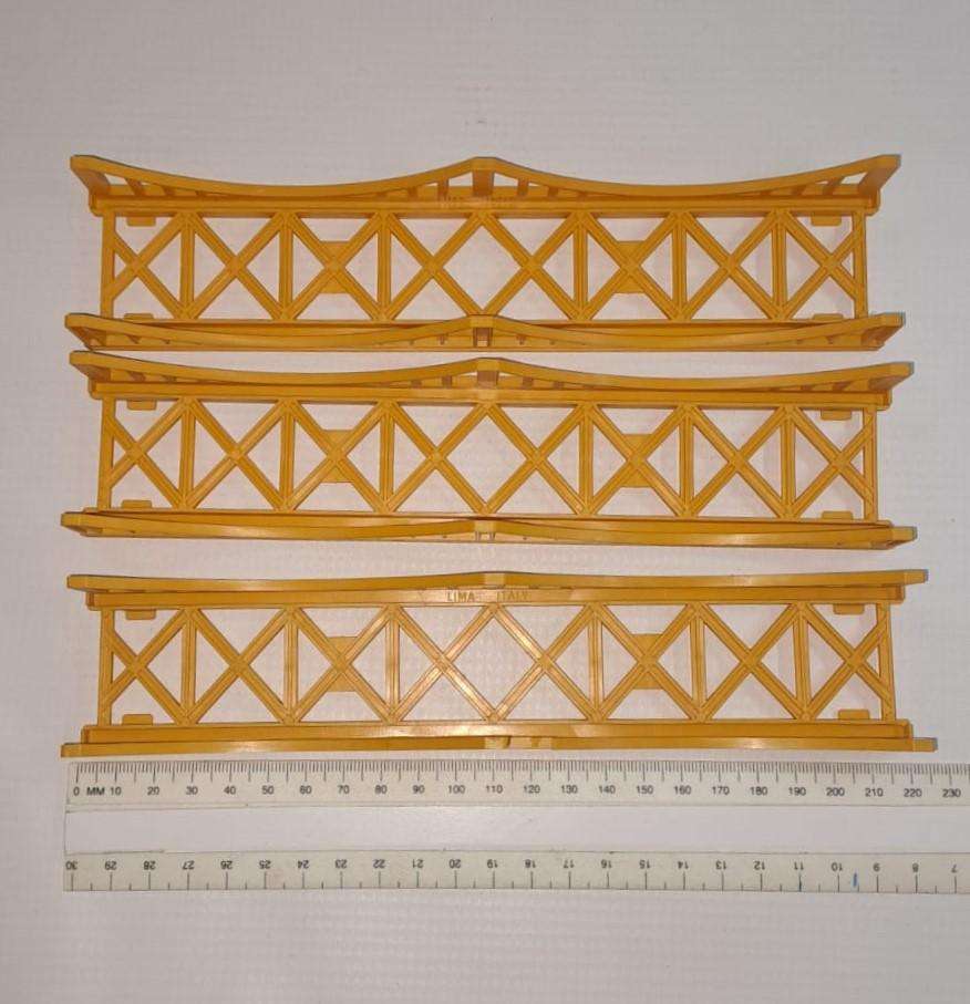 Model Trains HO 1 x straight low bridge. (Plastic, see Pic's) You bid on 1, there is 3 available