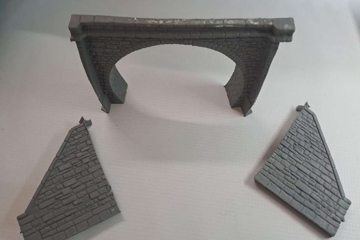 Model Trains HO 1 x Plastic double tunnel entrances. See pics. 170 x 110mm + 2 sides