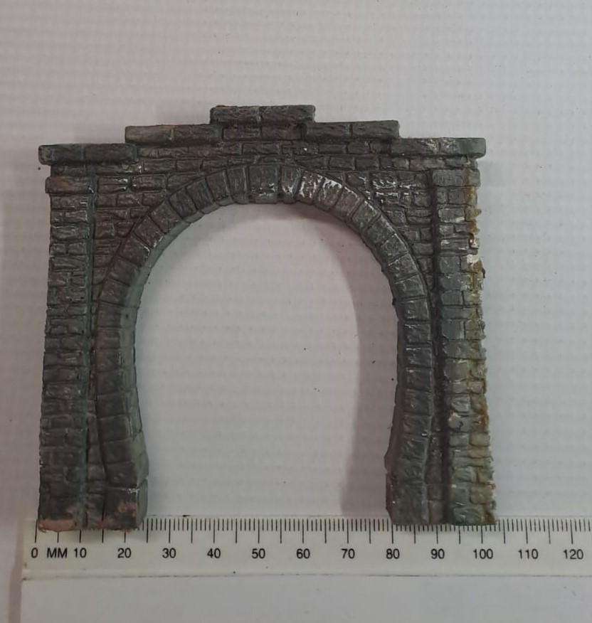 Model Trains HO 1 x Plastic single tunnel entrances. See pics. 100 x 95mm + 1 Side