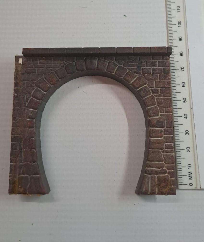 Model Trains HO 1 x Plastic single tunnel entrances. See pics. 95 x 85mm