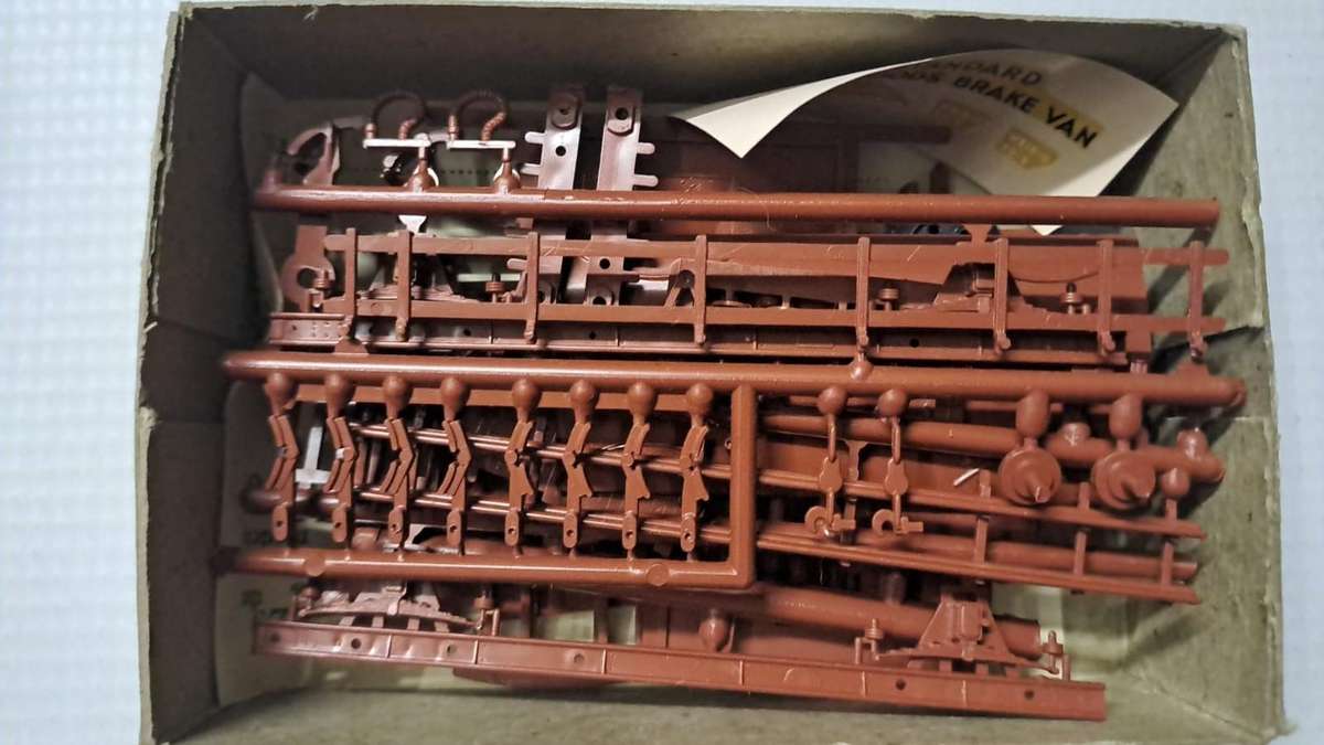 Model Trains HO 1 x Airfix - Brake Van 20 Ton Construction Kit. (Plastic, see Pic's)