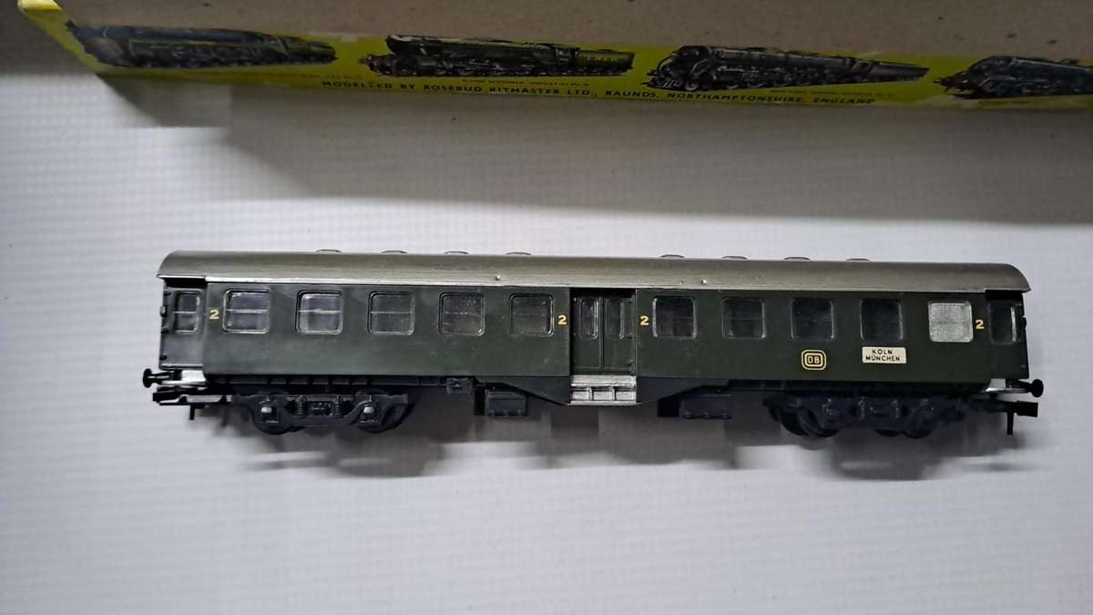 Model Trains HO 1 x Kitmaster - German Coach Type B4 - Build Kit. (See Pictures)