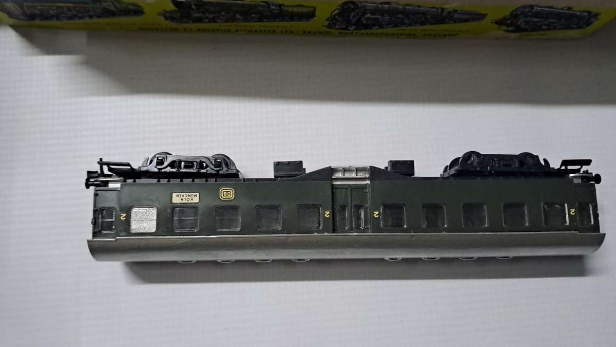 Model Trains HO 1 x Kitmaster - German Coach Type B4 - Build Kit. (See Pictures)