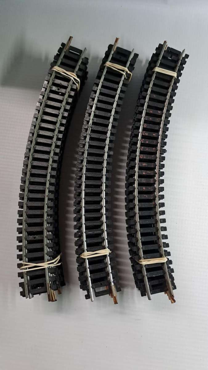 Model Trains HO 1 x Pack of 10 Carved Tracks. (Steel, see Pic's) Bit per one.