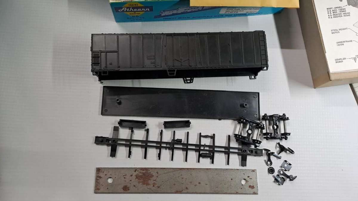 Model Trains HO 1 x 50' Box Wagon - Plug-door Car, plastic wheels & Horn Hook couplers. Kit