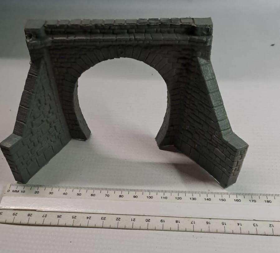 Model Trains HO 1 x Plastic single tunnel entrances. See pics. 165 x 95mm