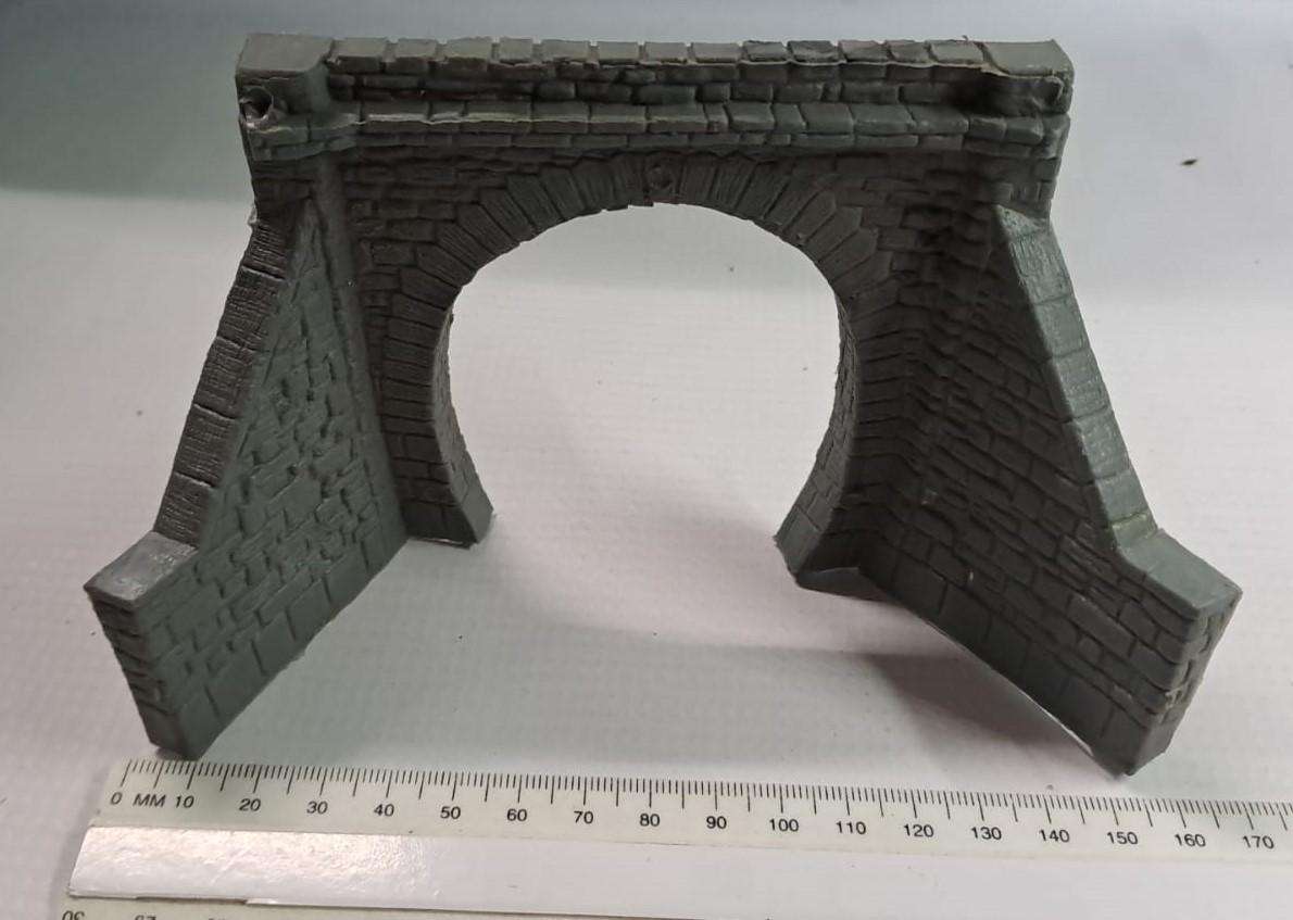 Model Trains HO 1 x Plastic single tunnel entrances. See pics. 165 x 95mm