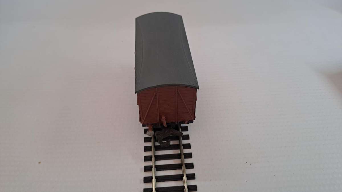 Model Trains HO 1 x Airfix - Cattle Wagon 8 Ton Built. (Plastic, see Pic's)