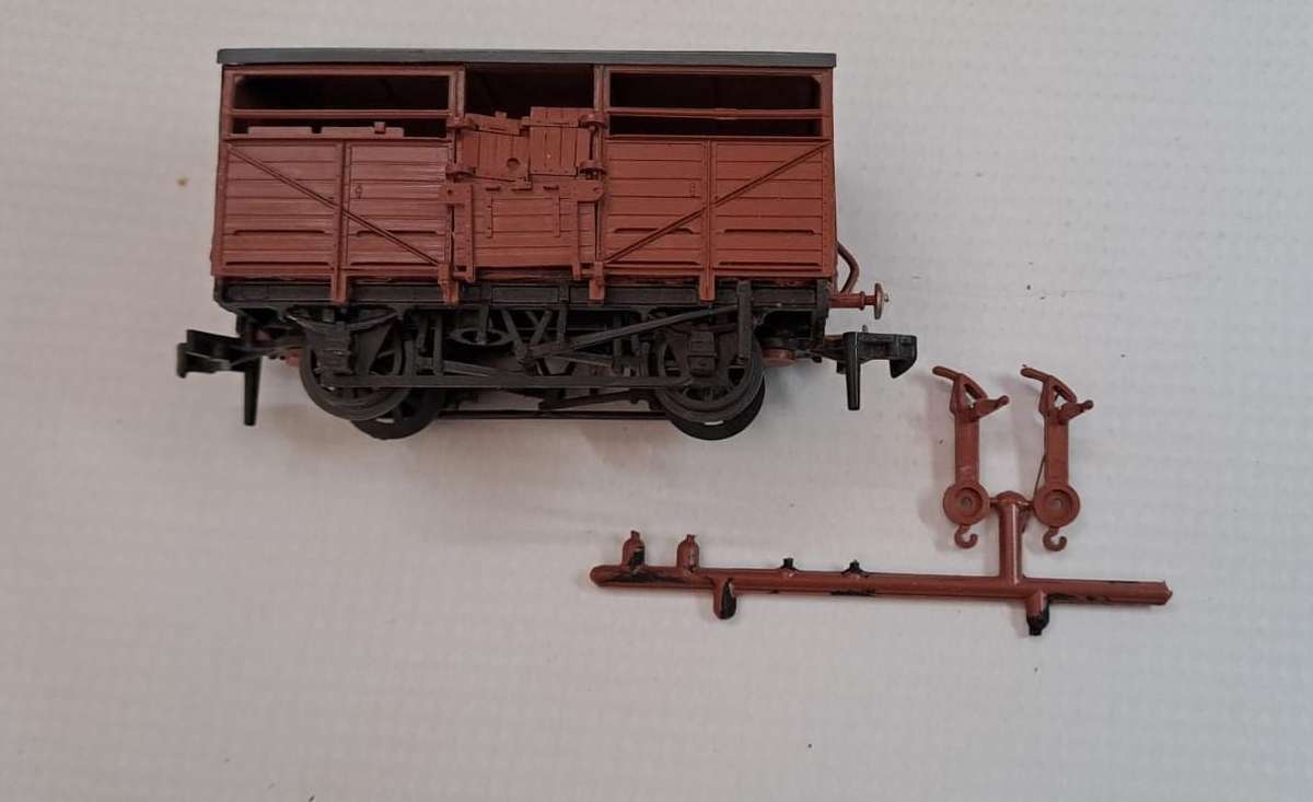 Model Trains HO 1 x Airfix - Cattle Wagon 8 Ton Built. (Plastic, see Pic's)