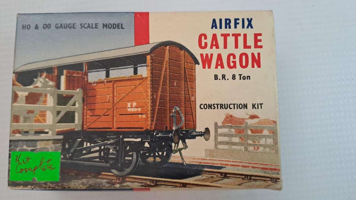 Model Trains HO 1 x Airfix - Cattle Wagon 8 Ton Construction Kit. (Plastic, see Pic's)