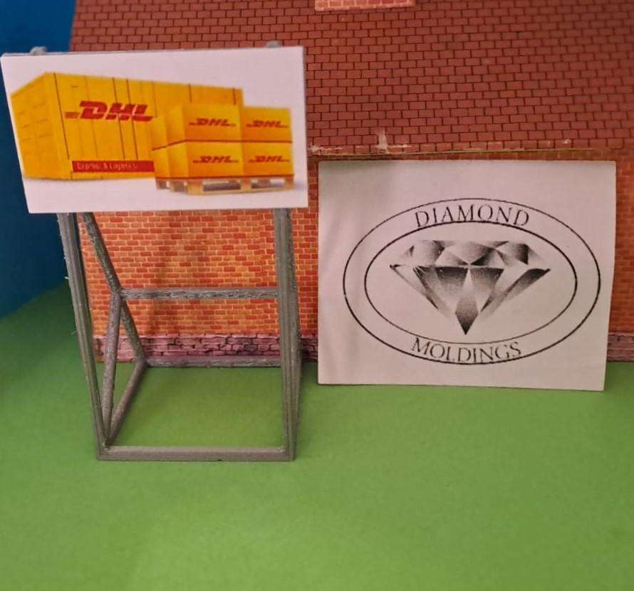 Model Trains HO 1 x 1990 + DHL - 50mm x 41mm x 82mm