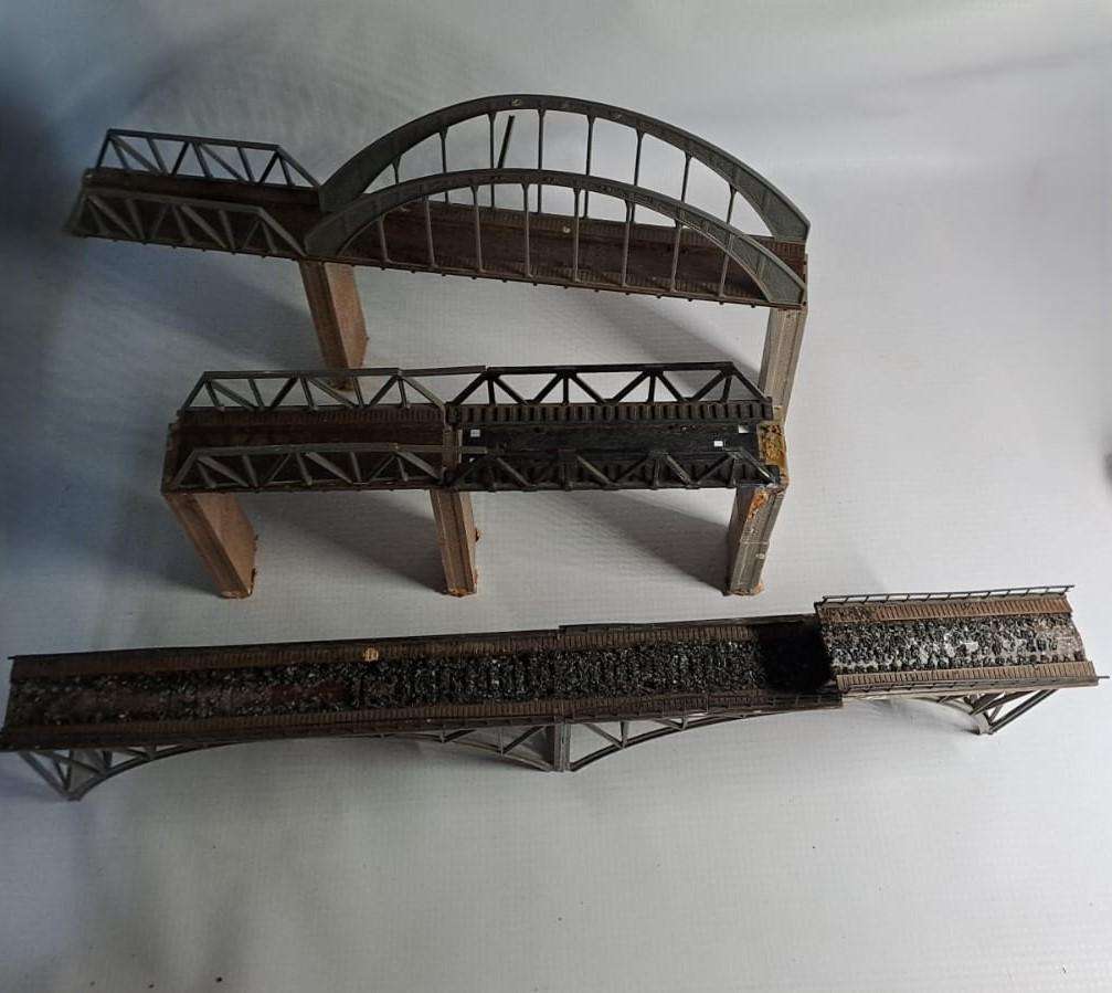 Model Trains N Scale 1 x Bag with long Plastic single bridge. See pics.