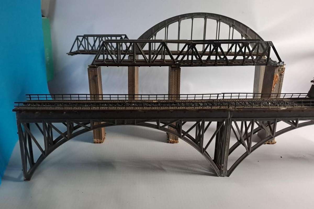 Model Trains N Scale 1 x Bag with long Plastic single bridge. See pics.