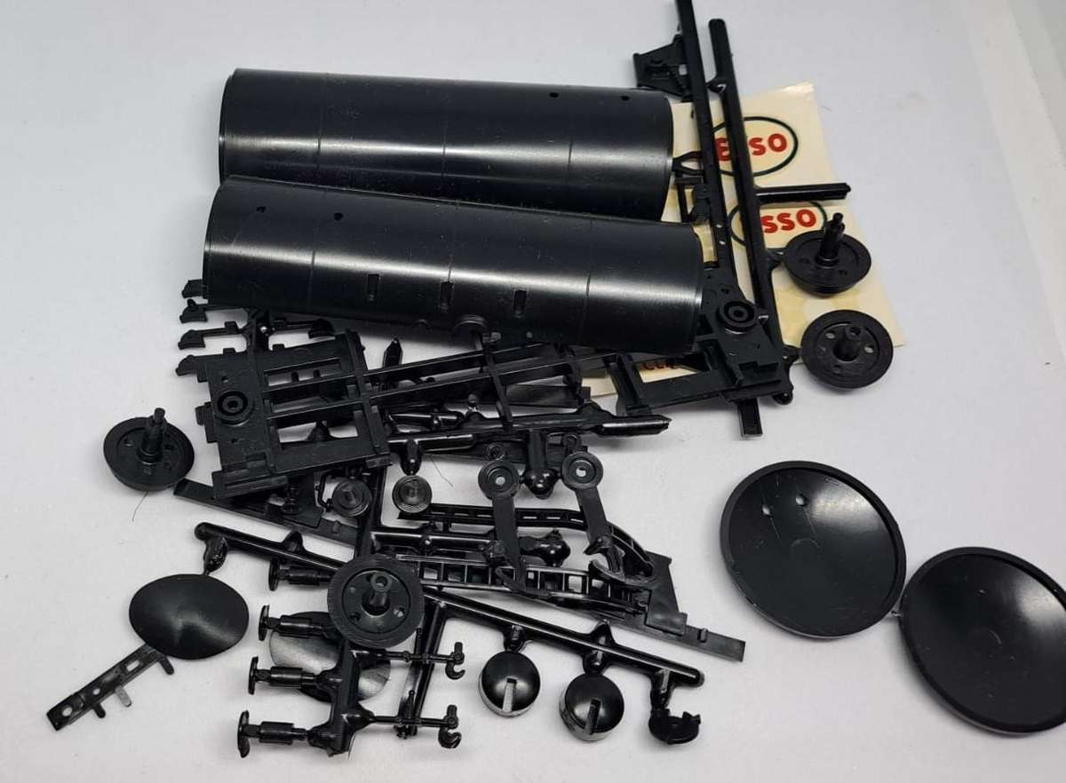 Model Trains HO 1 x Airfix - B.R. Tank Wagon Construction Kit. (Plastic, see Pic's)