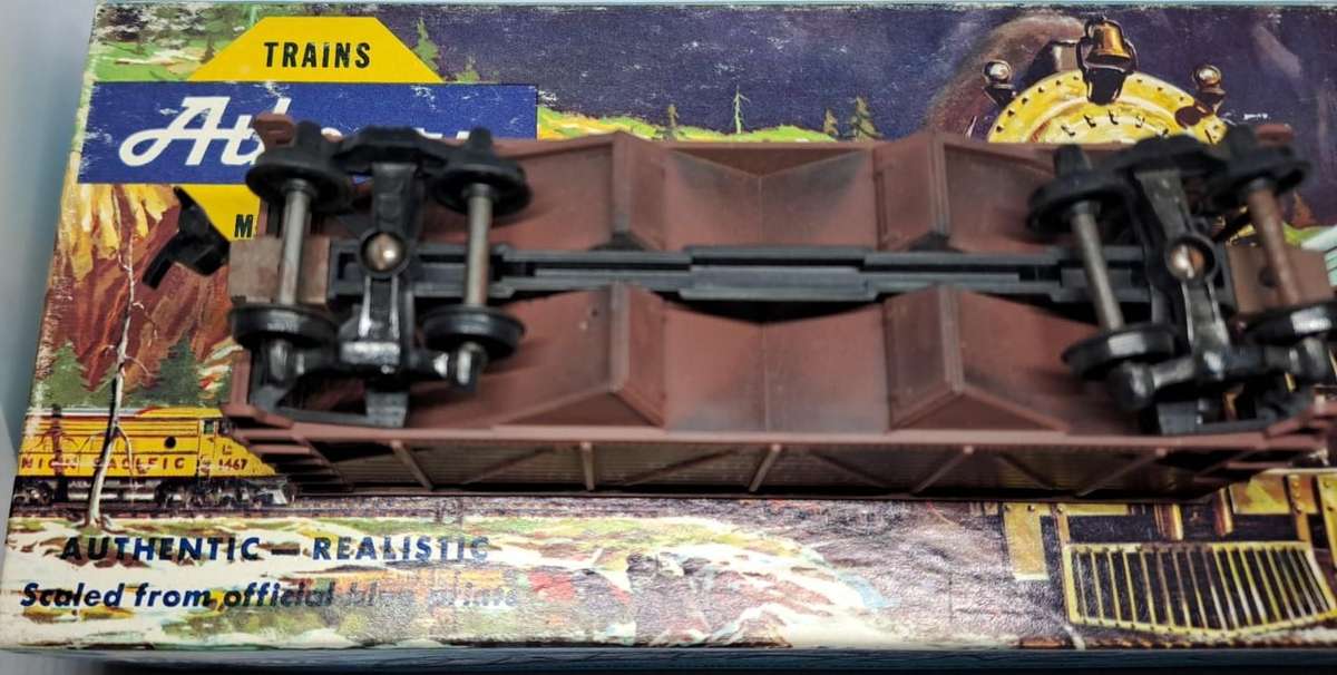 Model Trains HO 1 x Southern Mineral Wagon, plastic wheels & Horn Hook couplers.