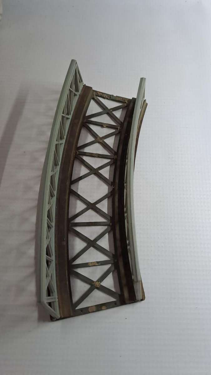 Model Trains HO 1 x Curved single bridge. (Plastic, see Pic's)
