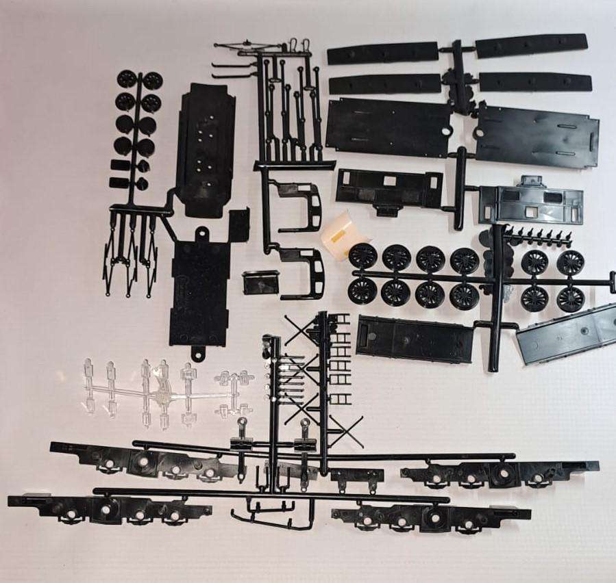 Model Trains HO 1 x Kitmaster - Giant Swiss Crocodile -Plastic Kit. (See Pics) (Not motorized)