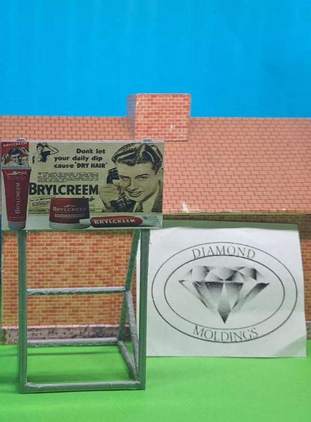 Model Trains HO 1 x 1950 + Brylcreem - 50mm x 41mm x 82mm