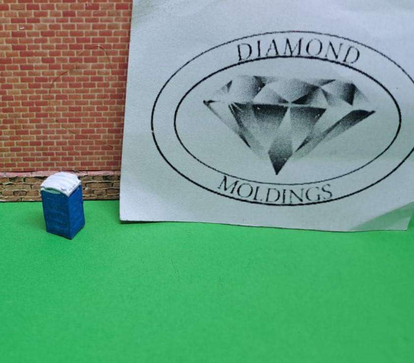 Model Trains N Scale - 1 x Portable Toilet (Blue) - 7mm x 7mm x 13mm