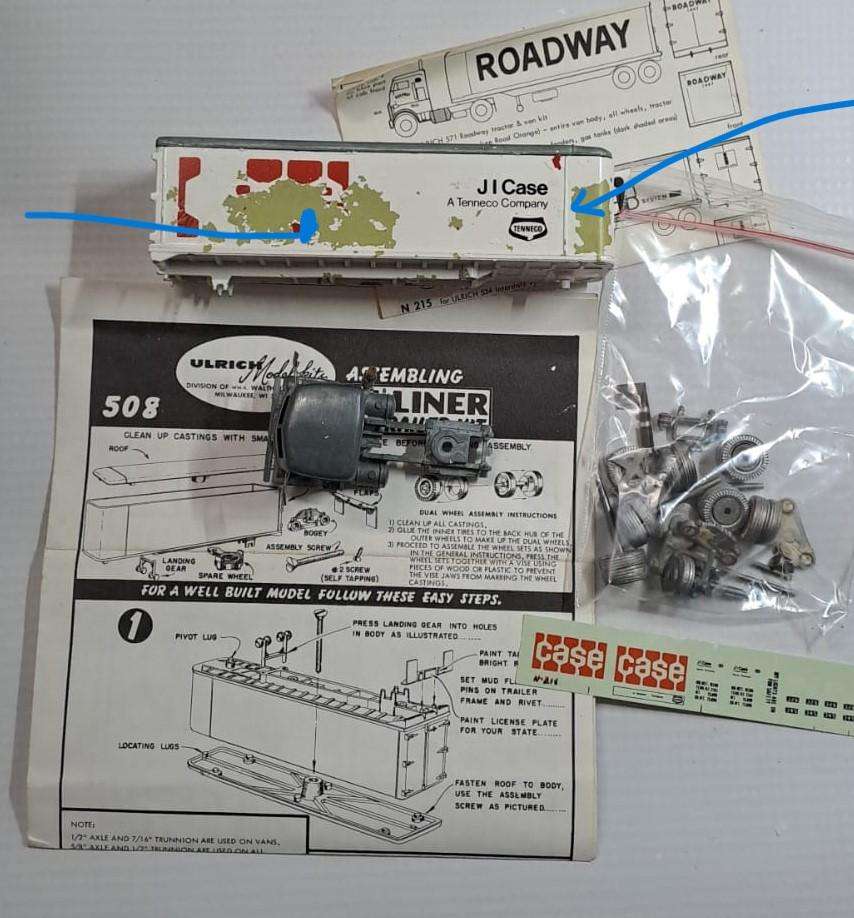 Model Trains HO 1 x Hi - Liner Truck & Trailer. (Trailers paint is coming off)