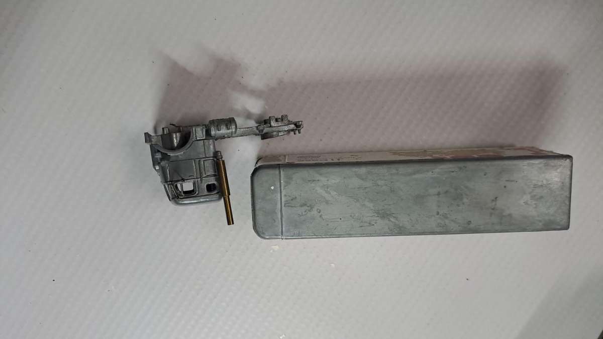 Model Trains HO 1 x Hi - Liner Truck & Trailer. (Trailers paint is coming off)