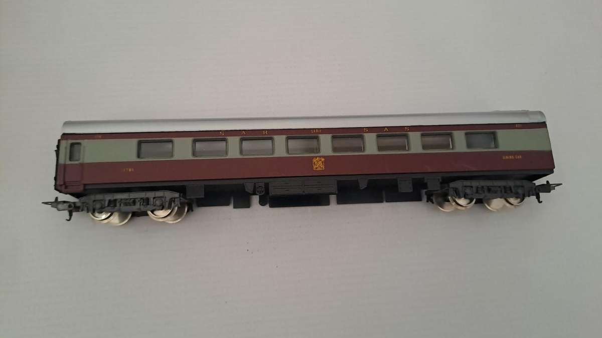 Model Trains H0-Scale SAR Trans Karoo Sabie Dining Car, metal wheels &Lima coupler Pre-owned,Unboxed