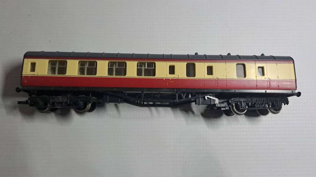 Model Trains H0/OO-Scale 1 x Hornby Passenger Coach, No M26545, Crimson & Cream