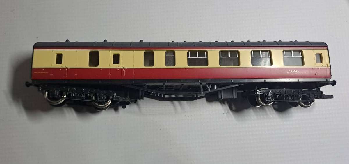 Model Trains H0/OO-Scale 1 x Hornby Passenger Coach, No M26545, Crimson & Cream
