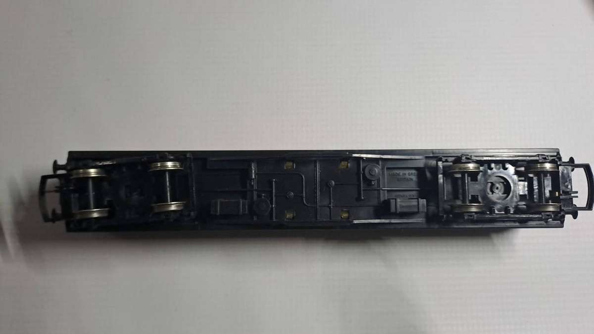 Model Trains H0/OO-Scale 1 x Hornby Passenger Coach, No M26545, Crimson & Cream