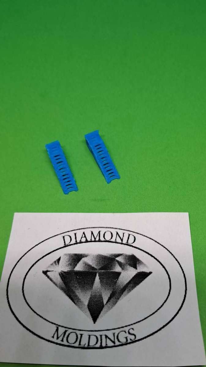 Model Trains 1/87 H0 - Ramps with grid for Cars (x2, Blue) Car not included. 19mm x 5mm x 5mm