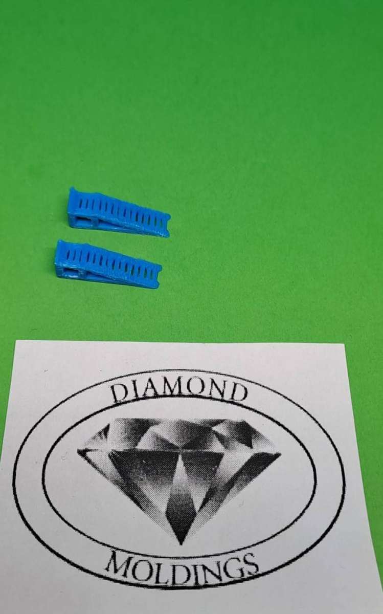 Model Trains 1/87 H0 - Ramps with grid for Cars (x2, Blue) Car not included. 19mm x 5mm x 5mm