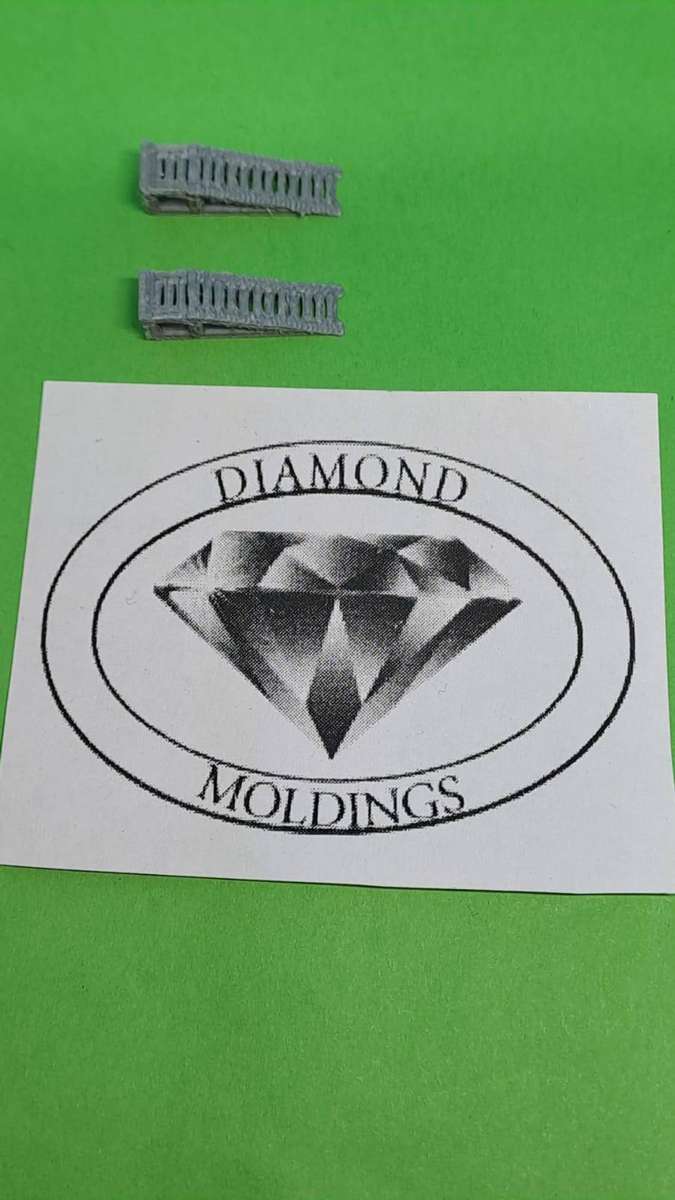 Model Trains 1/87 H0 - Ramps with grid for Cars (x2, Grey) Car not included. 19mm x 5mm x 5mm