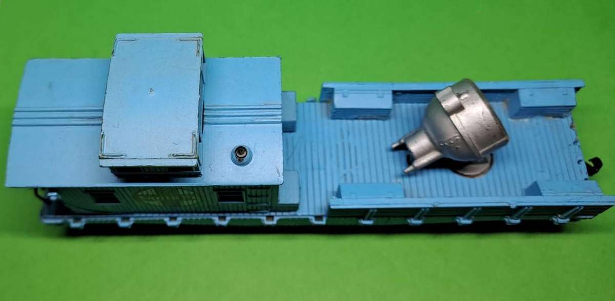 Model Trains HO 1 x Life Like Santa Fe Light Car - Light, working. Just need pick-ups for power.