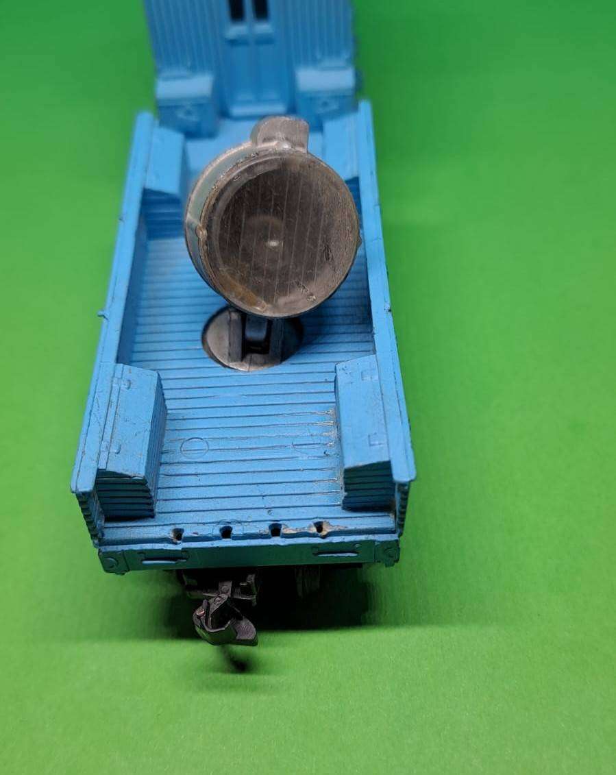 Model Trains HO 1 x Life Like Santa Fe Light Car - Light, working. Just need pick-ups for power.